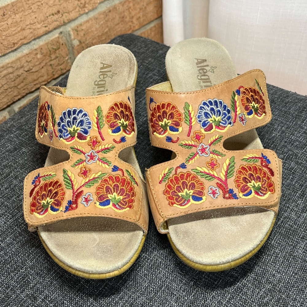 Alegria Linn Floral Embroidered Sandals Tan Comfort Slide EU 39 US 8.5-9